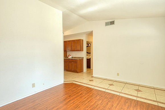801 Brooks Ave (008)