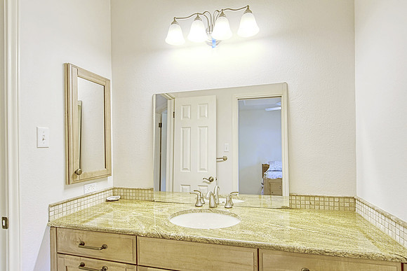 2518 Inwood View (032)