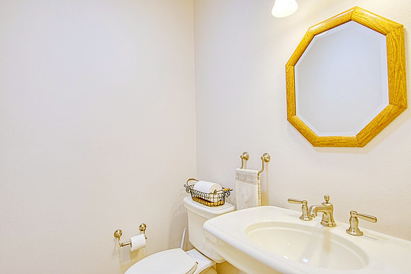 2518 Inwood View MLS (022)
