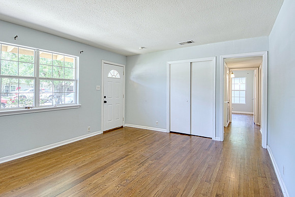 306 Cresham Drive (013)
