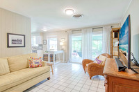 8715 Oak Ledge Dr (016)