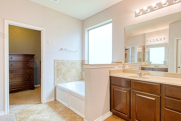213 Dove Hill (025)