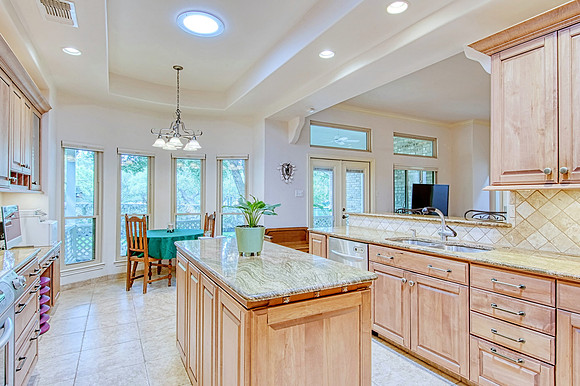 2518 Inwood View (018)