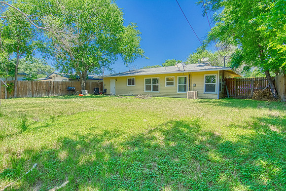 306 Cresham Drive (027)