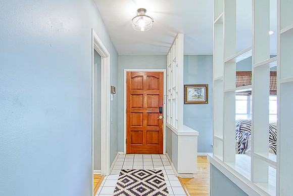 8715 Oak Ledge Dr (007)