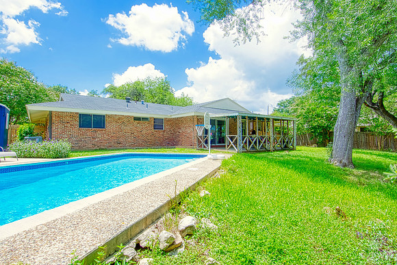 8715 Oak Ledge Dr (044)