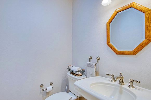 2518 Inwood View (022)