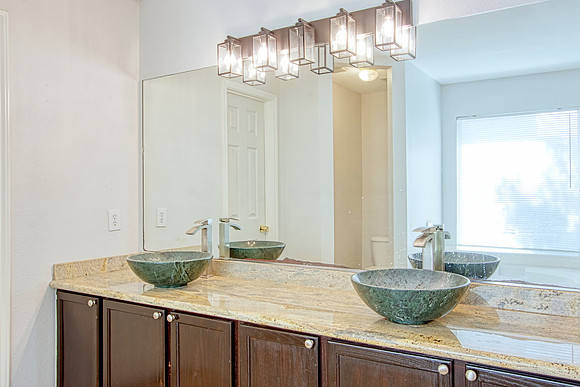 8110 Rosespur Park (025)
