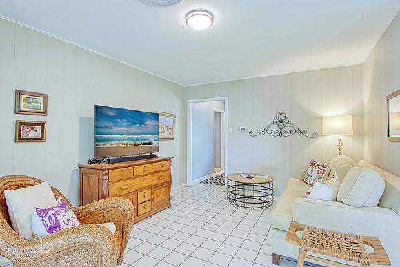 8715 Oak Ledge Dr (017)