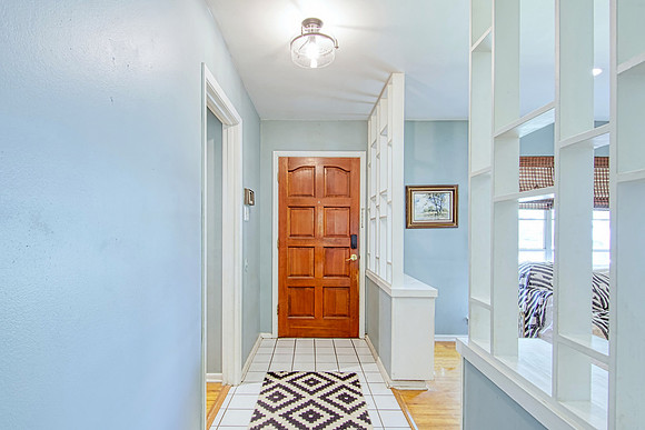 8715 Oak Ledge Dr (007)