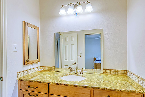 2518 Inwood View (032)