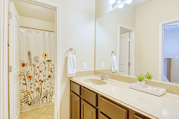 213 Dove Hill (037)