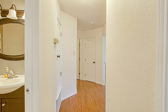 801 Brooks Ave (022)
