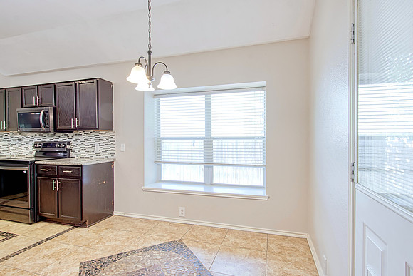 8110 Rosespur Park (018)
