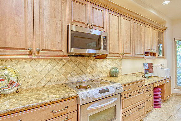 2518 Inwood View (020)