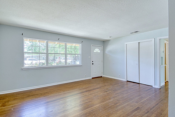 306 Cresham Drive (007)
