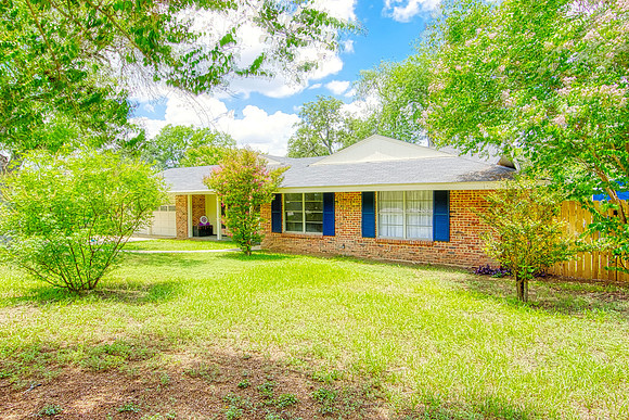 8715 Oak Ledge Dr (002)