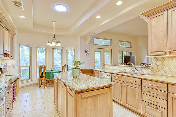 2518 Inwood View (018)
