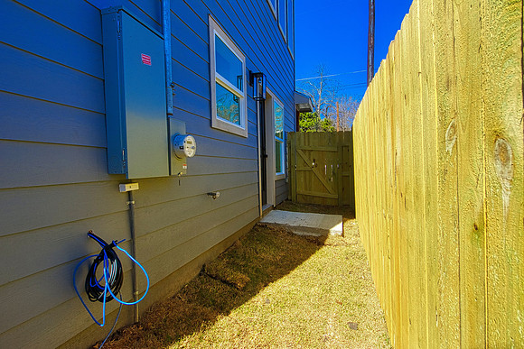 1426 Wyoming Street (047)