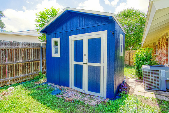 8715 Oak Ledge Dr (041)
