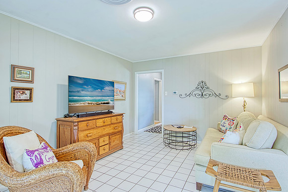 8715 Oak Ledge Dr (017)